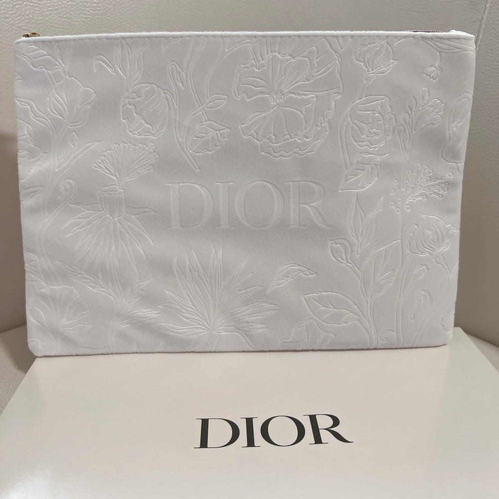 Dior Gift Set - Picture 3 of 14